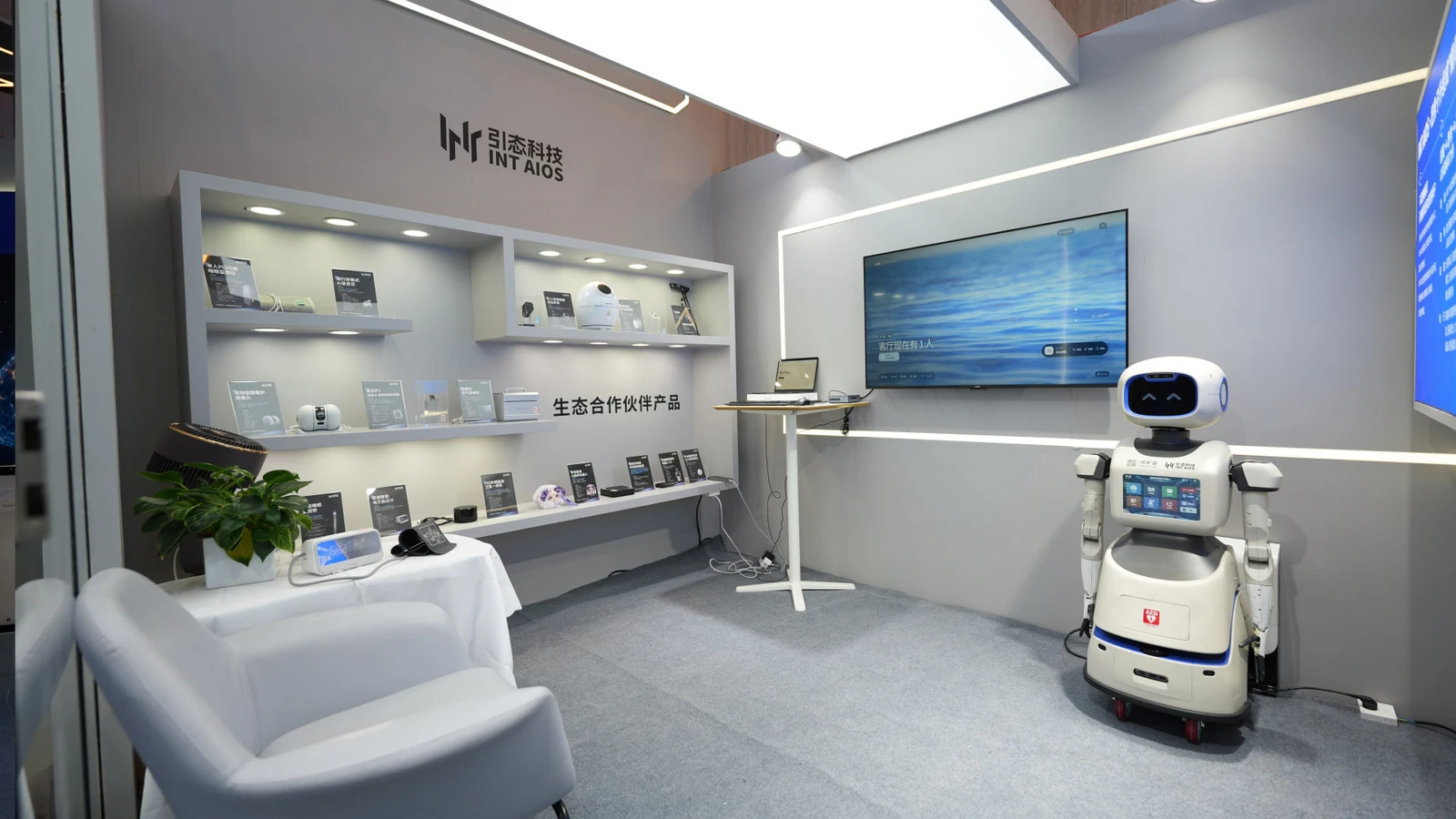 引态科技展会实拍，展示引元界面与生态合作伙伴设备 / INT exhibition with product interfaces and ecosystem equipment